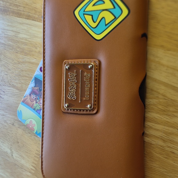 Scooby DOO Loungefly Wallet - Picture 2 of 5